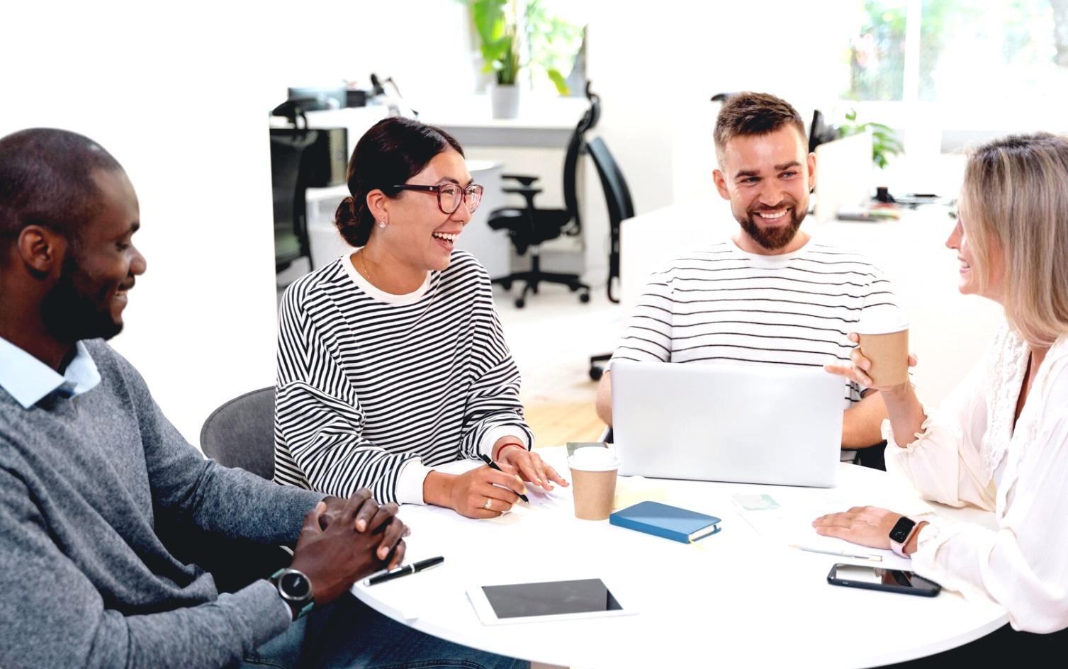 Espacio de trabajo colaborativo donde desarrollamos contenido educativo financiero